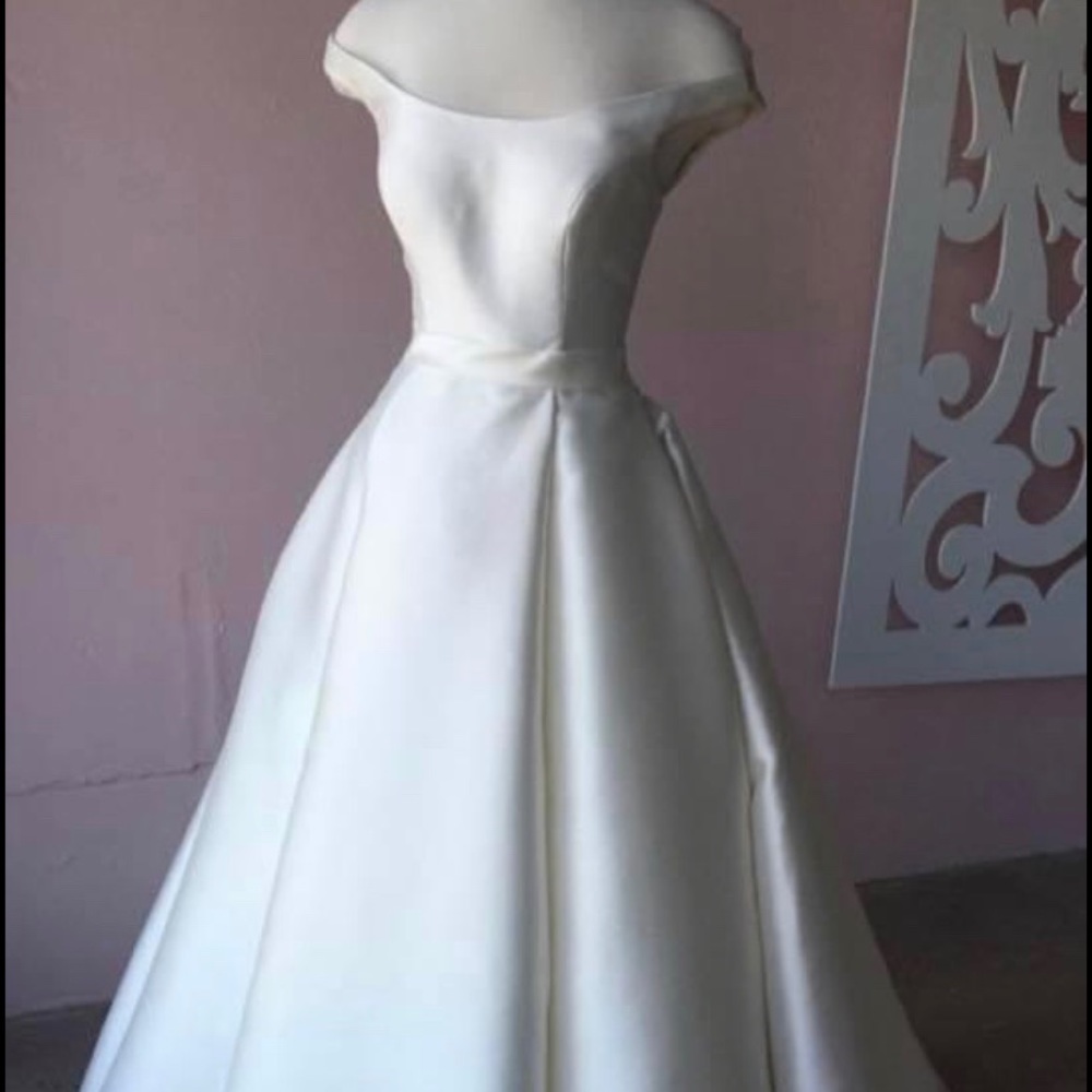 Ellis of London Wedding Dress (Price Drop)
